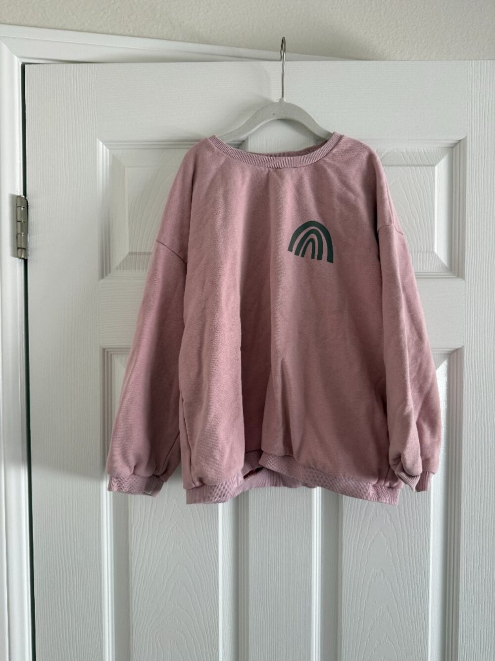Indy & Pippa sweatshirt // rainbows "be kind" // size 8 // GUC/play